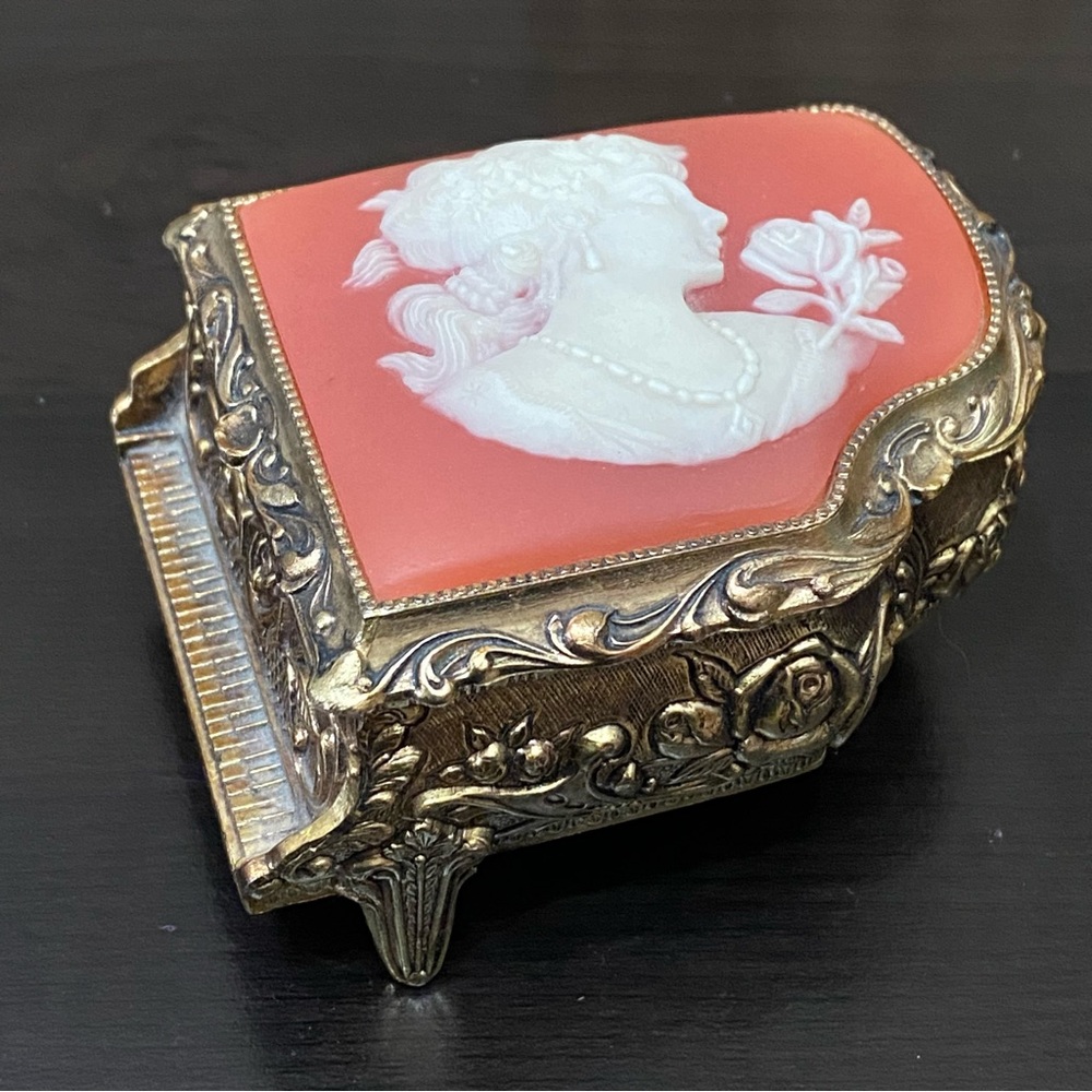 Vintage LINDEN Japan Victorian Lady Cameo Piano-shaped Musical Box Amazing Grace
